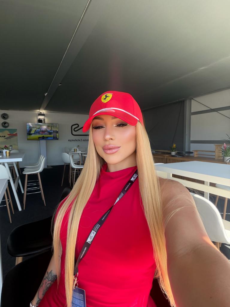 647138095: Chica busca chico en Barcelona