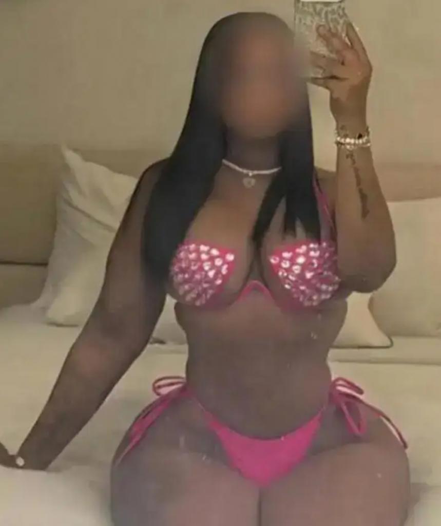 Chica busca chico en Almería: 