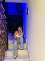647315397: Chica busca chico en Madrid