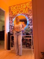647315397: Chica busca chico en Madrid