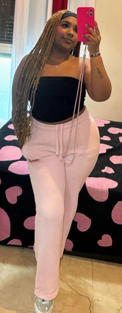 664246027: Chica busca chico en Sevilla