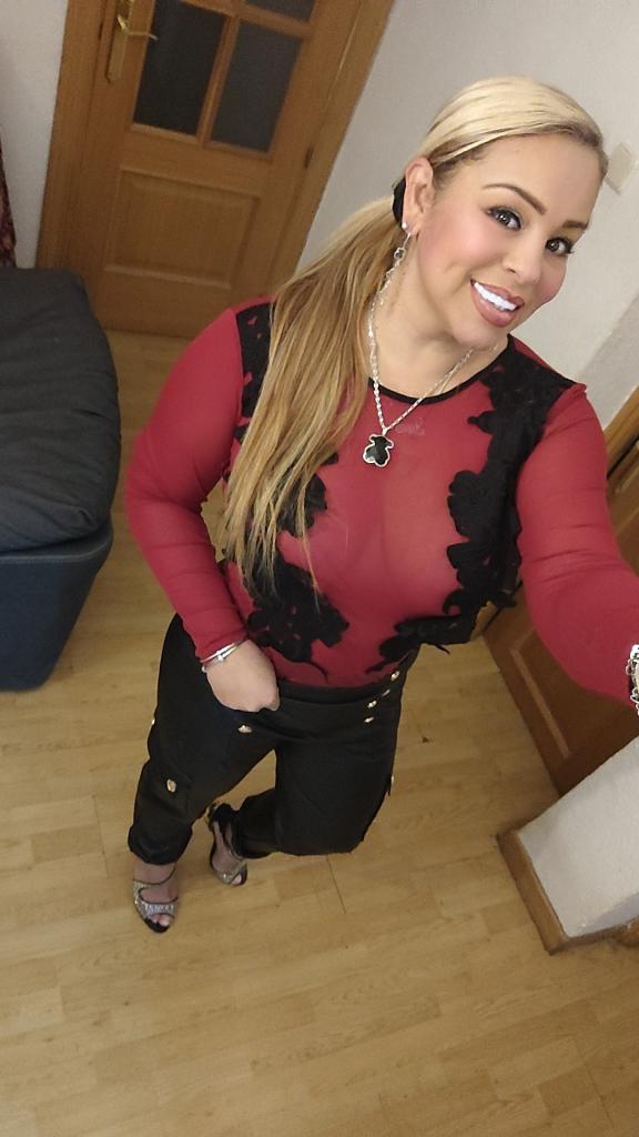 611326442: Chica busca chico en Málaga