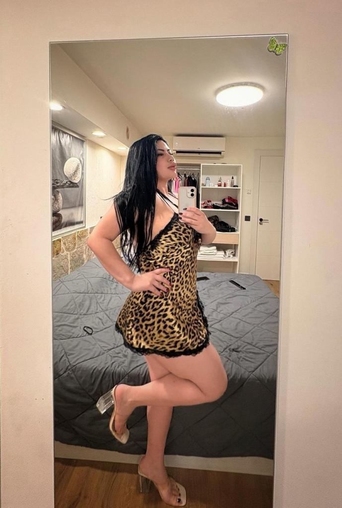 672956495: Chica busca chico en Ibiza