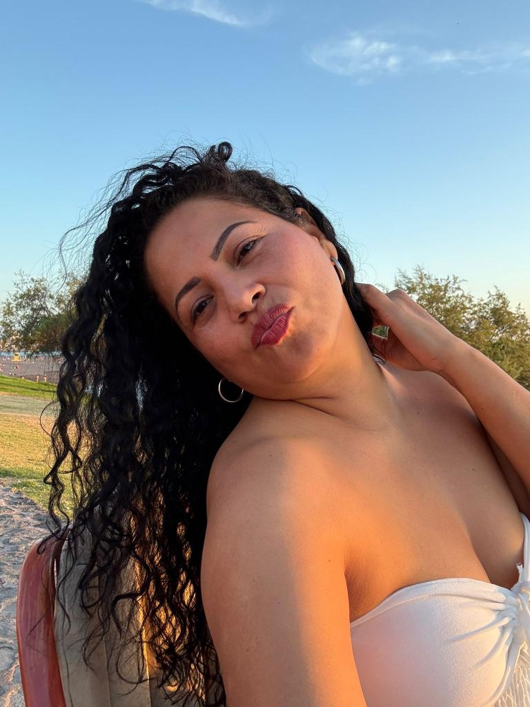 745032443: Chica busca chico en Tenerife