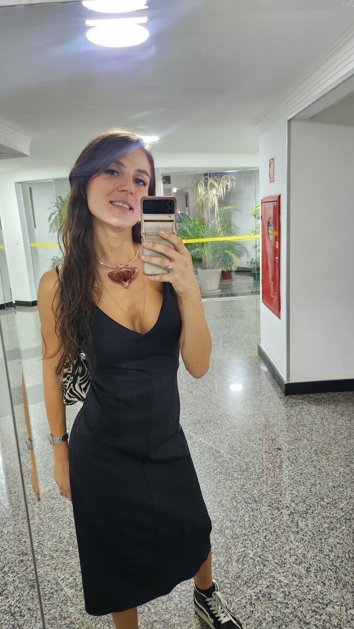 600684103: Chica busca chico en Ibiza
