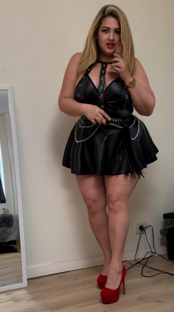 631551017: Chica busca chico en Gerona