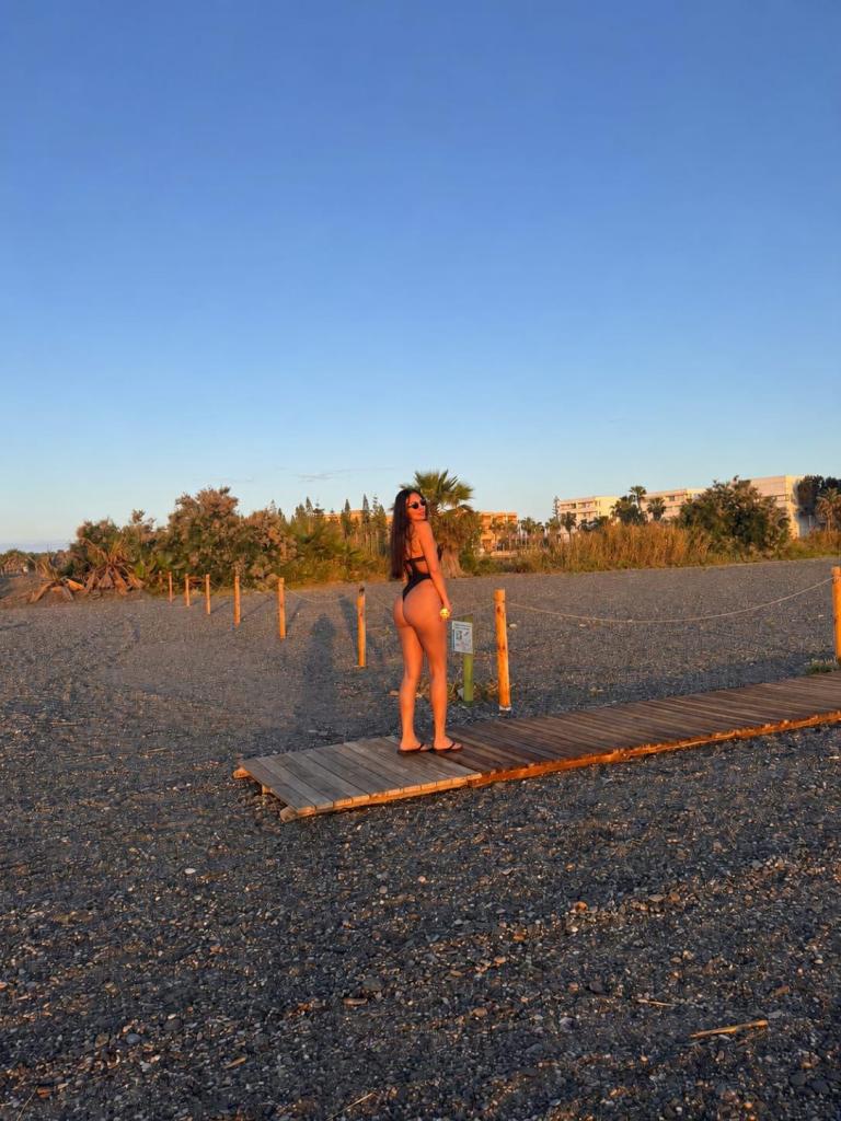 613771783: Chica busca chico en Granada