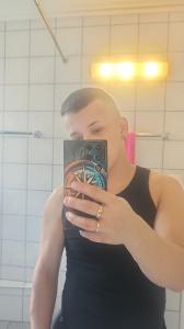 630810339: Chico busca chica en Barcelona
