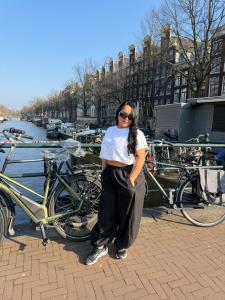 745026538: Chica busca chico en Gerona