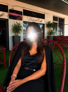 672810676: Chica busca chico en Barcelona