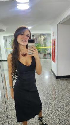 600684103: Chica busca chico en Ibiza
