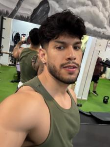 643852366: Chico busca chica en Sevilla
