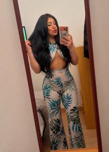 745061824: Chica busca chico en Madrid