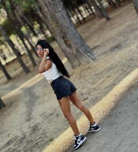 647315397: Chica busca chico en Madrid