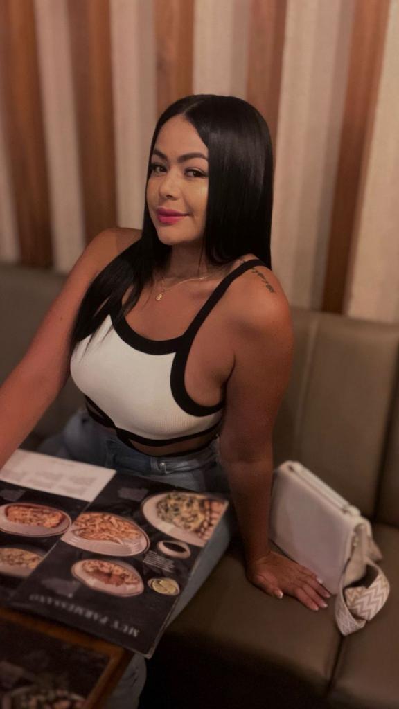 642773617: Chica busca chico en Sevilla