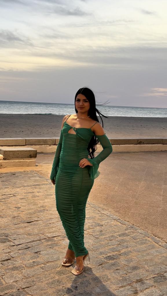691277085: Chica busca chico en Málaga