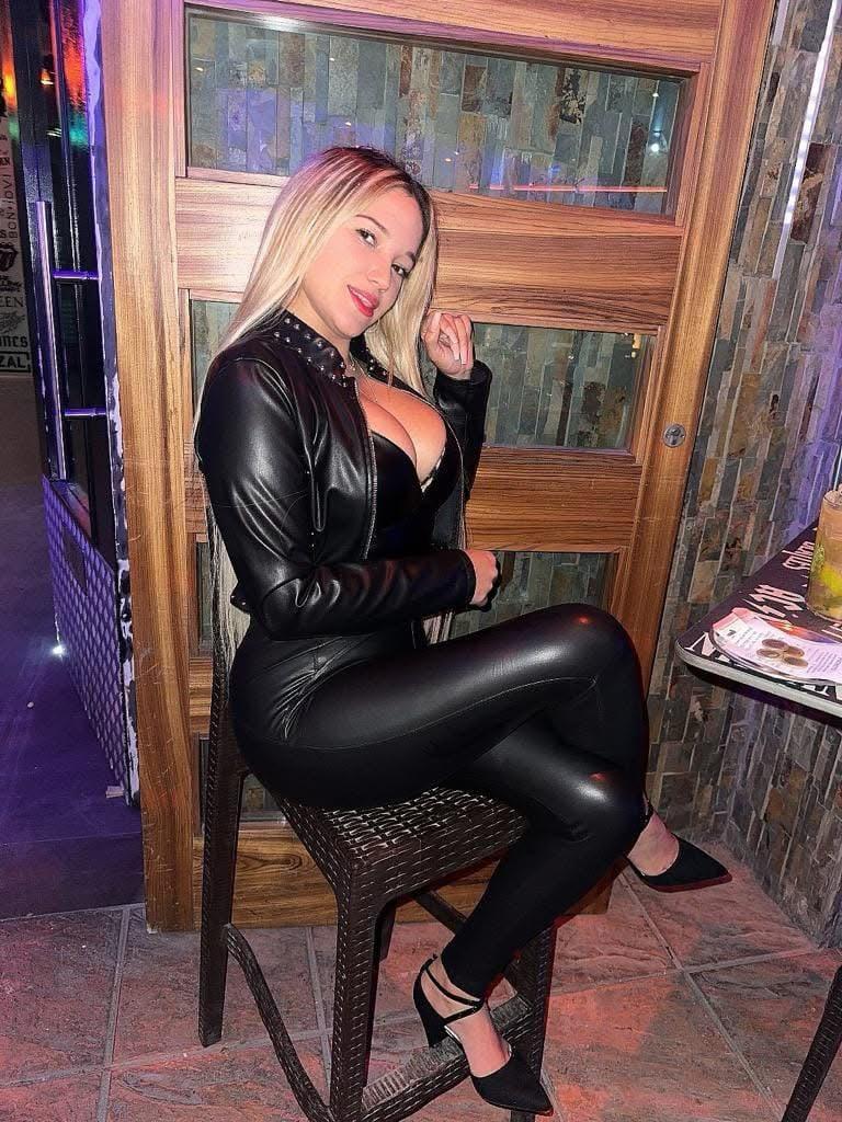 Chica busca chico en Almería: 