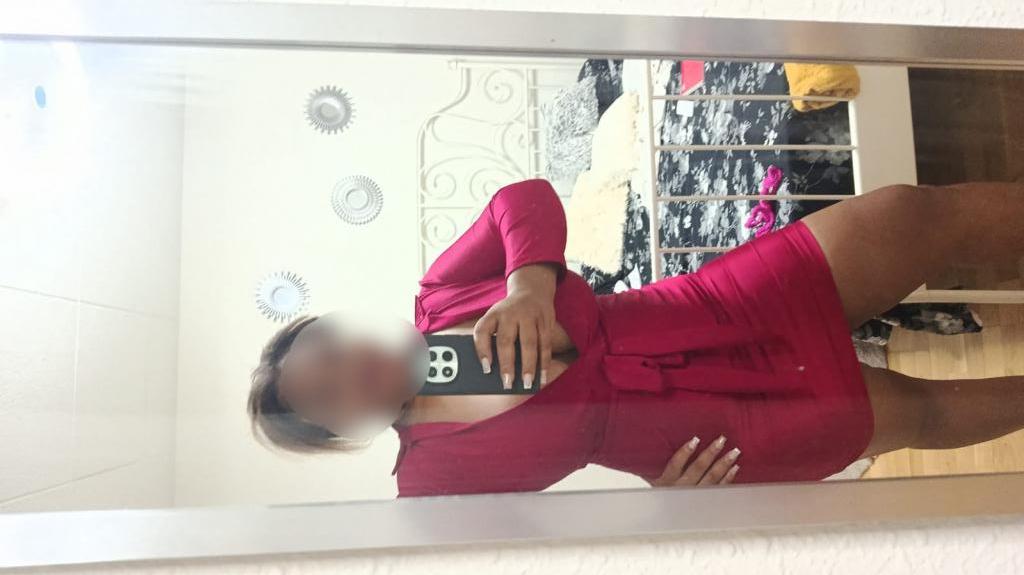 745071460: Chica busca chico en Barcelona