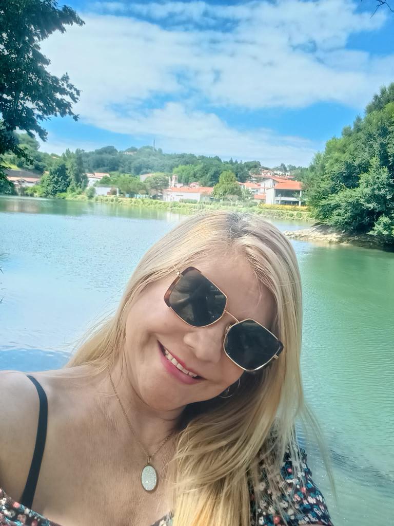 Chica busca chico en Cantabria: Chica busca chico