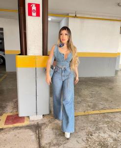 614210813: Chica busca chico en Barcelona