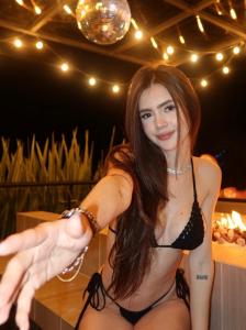 651041244: Chica busca chico en Barcelona