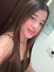 665814803: Chica busca chico en Barcelona