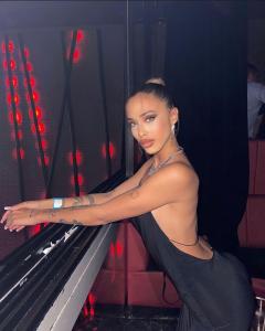 607236122: Chica busca chico en Ibiza