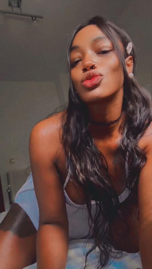 Chica busca chico en Huelva: Chica busca chico