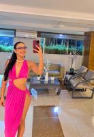 672305849: Chica busca chico en Ibiza