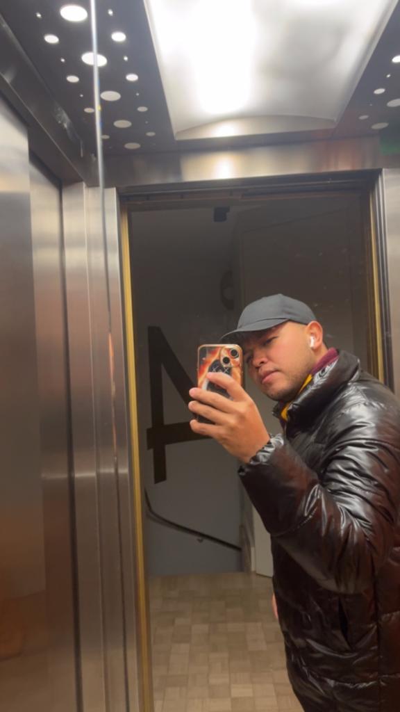 Chico busca chica en Sevilla: 