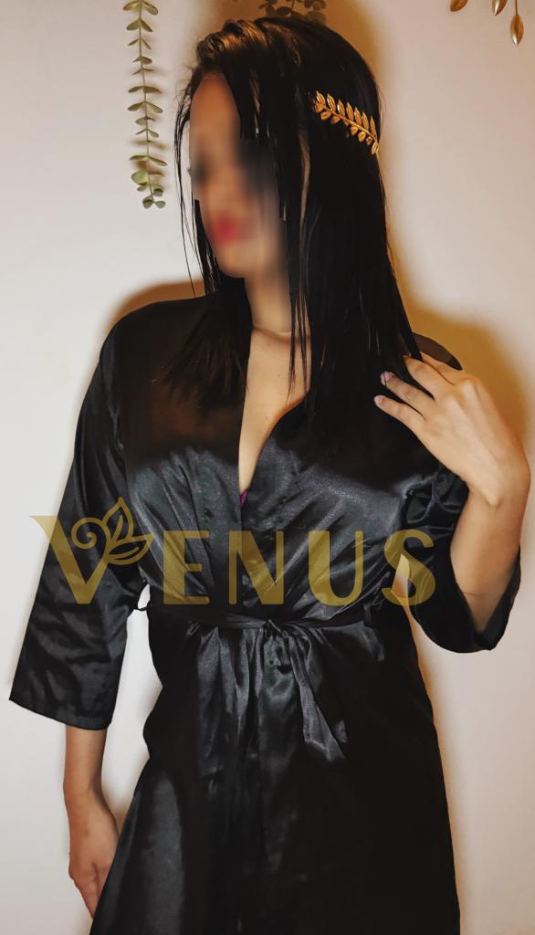 623976940: Chica busca chico en Barcelona