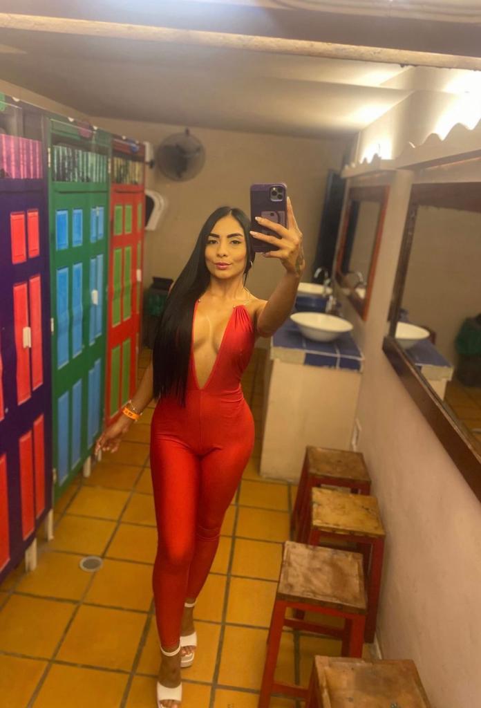 642365671: Chica busca chico en León