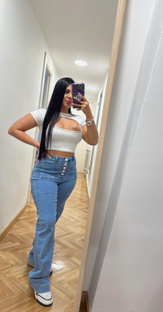 669745865: Chica busca chico en Zaragoza