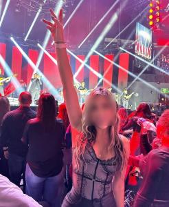 611221421: Chica busca chico en La Coruña