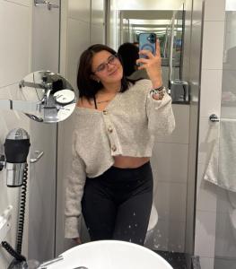 662375513: Chica busca chico en Ibiza