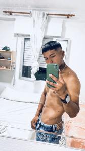 637969198: Chico busca chica en Valencia