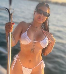 669745865: Chica busca chico en Zaragoza