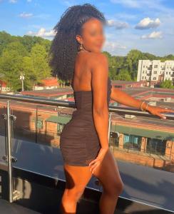 674093643: Chica busca chico en Barcelona