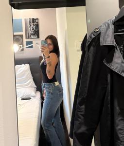 662375513: Chica busca chico en Ibiza