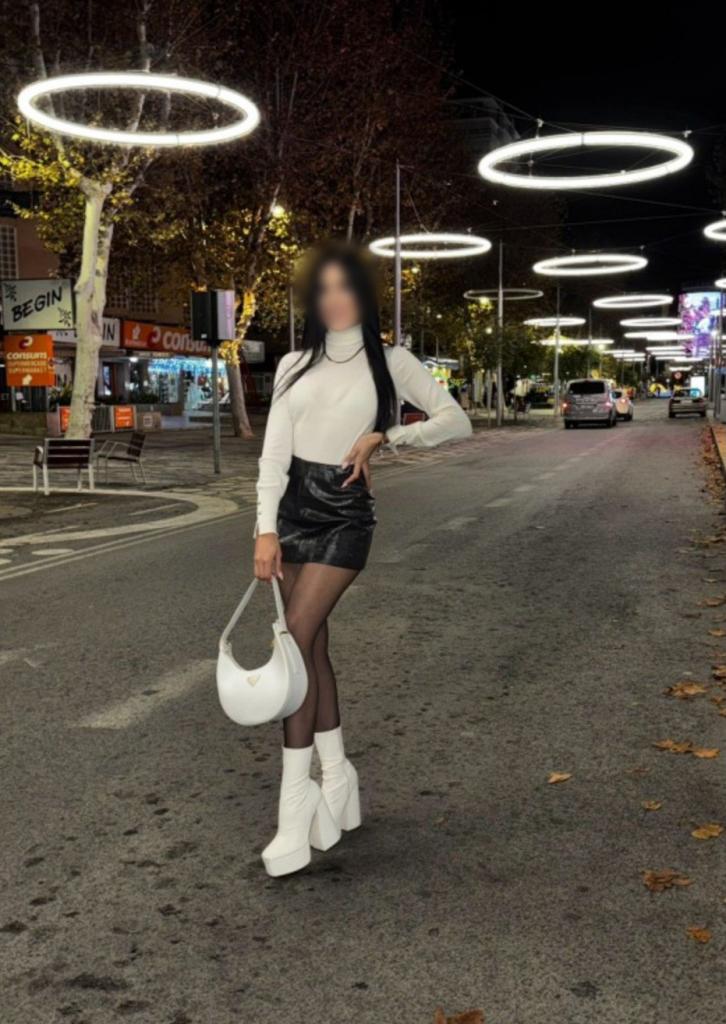 672935178: Chica busca chico en Murcia