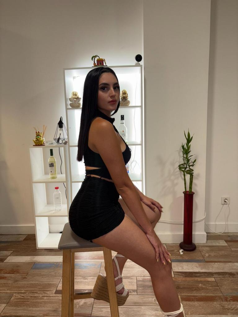 Chica busca chico en Alicante: Chica busca chico