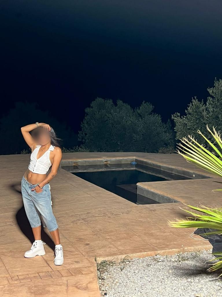 605487093: Chica busca chico en Granada