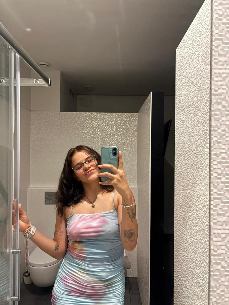 662375513: Chica busca chico en Ibiza