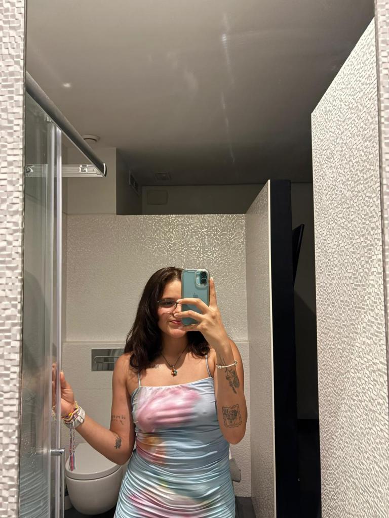 662375513: Chica busca chico en Ibiza