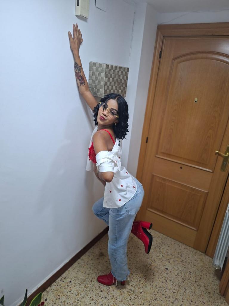 643047303: Chica busca chico en Mallorca