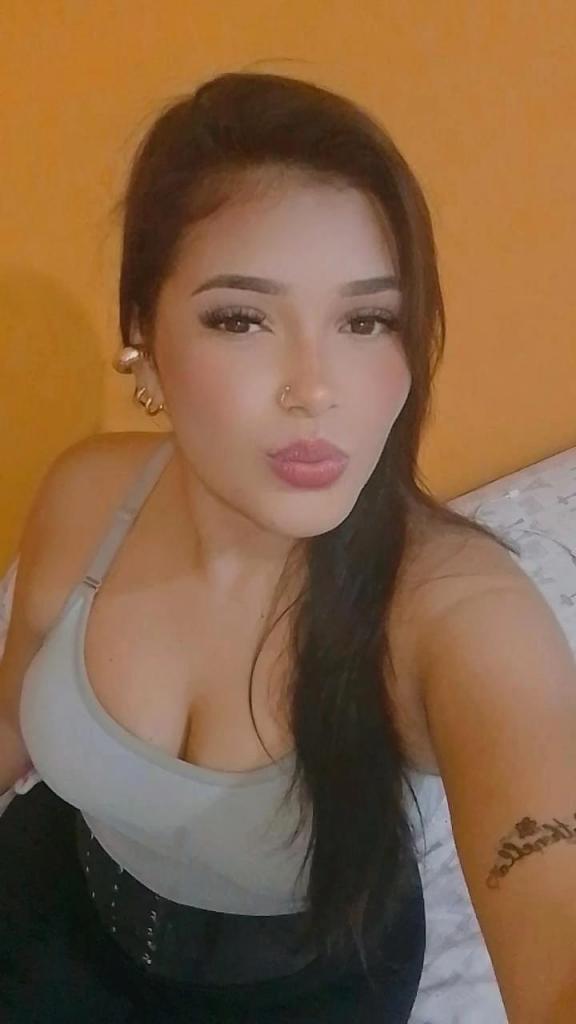 607489433: Chica busca chico en La Coruña