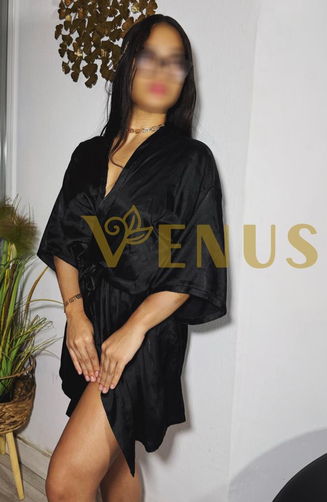 623976940: Chica busca chico en Barcelona