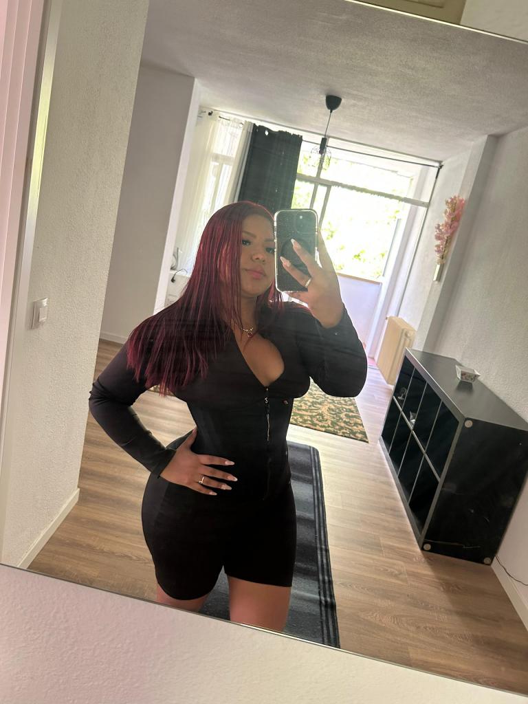 Chica busca chico en Almería: 