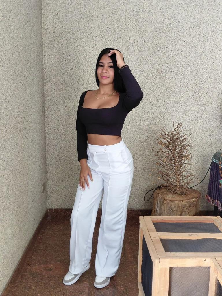 610748636: Chica busca chico en Barcelona