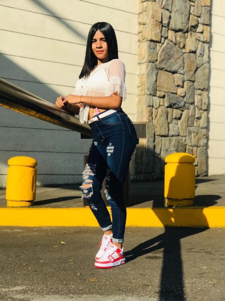 610748636: Chica busca chico en Barcelona